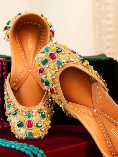 Heerva customized multi color stone work jutti